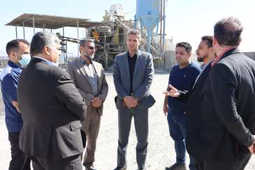 بازدید معاون عمرانی استانداری از کارخانه تولید قطعات بتنی سازمان همیاری شهرداری های خراسان جنوبی