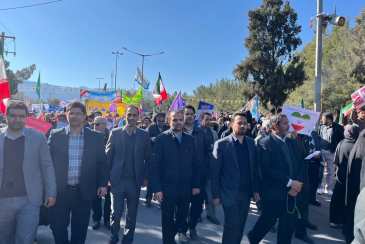 حضور معاون هماهنگی امور عمرانی استانداری،مدیرعامل، معاونین، مدیران و پرسنل سازمان در راهپیمایی ۲۲بهمن