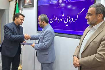 تقدیر استاندار خراسان جنوبی از مدیرعامل سازمان و شهرداران برگزیده در ستاد خدمات سفر 1403
