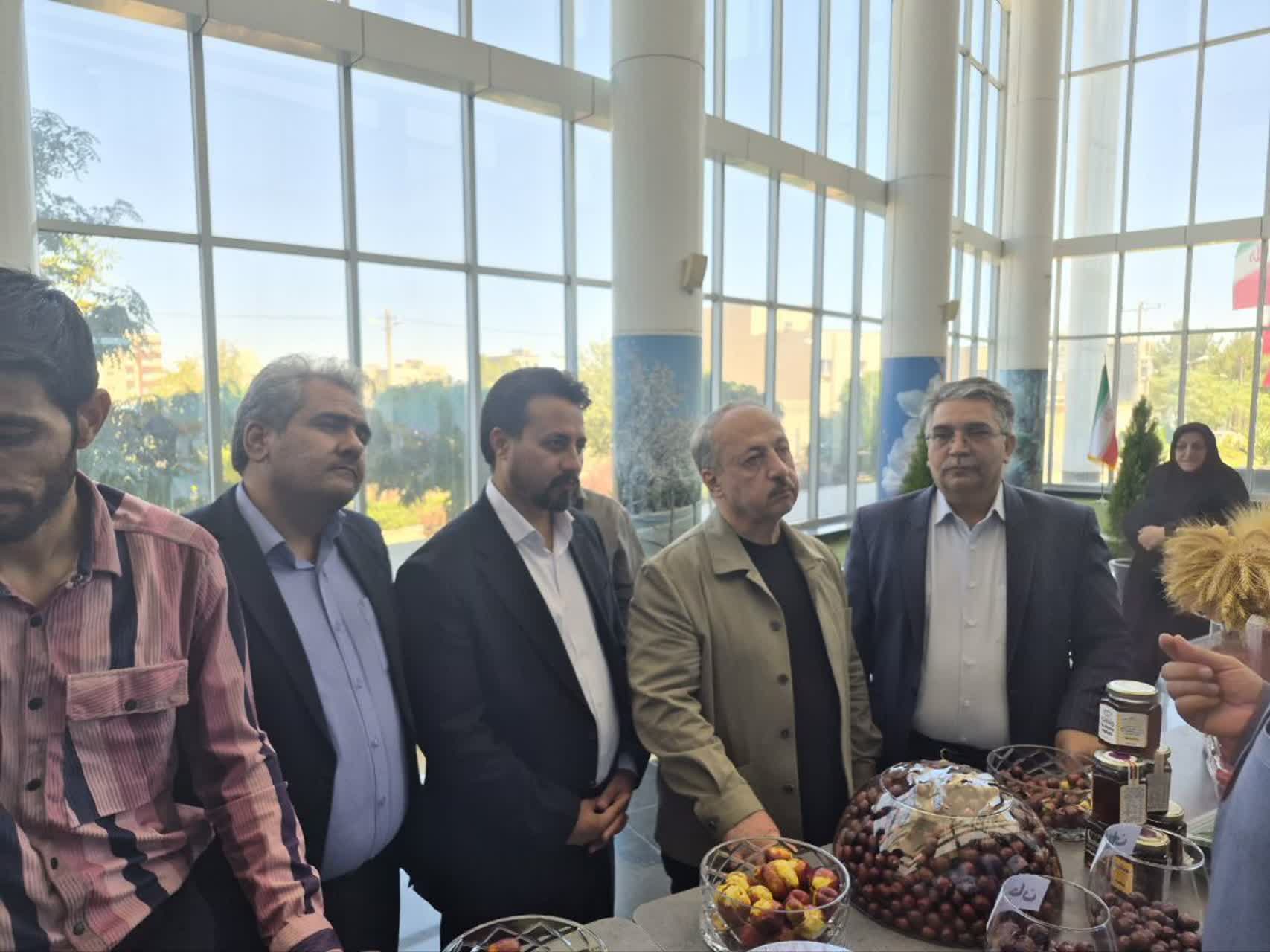 بازدید معاون وزیر کشور از ویترین توانمندی‌های روستایی خراسان جنوبی