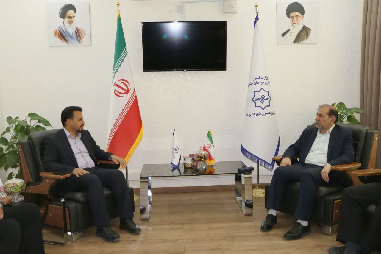 دیدار معاون هماهنگی امور عمرانی استانداری با کارکنان سازمان همیاری شهرداری‌های خراسان جنوبی