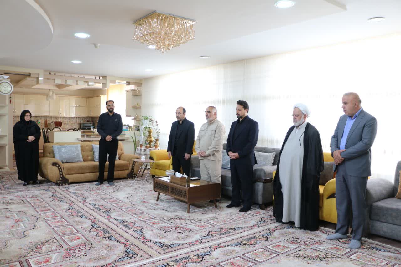 دیدار مدیرعامل سازمان همیاری با خانواده شهید شمشیری اسفکه