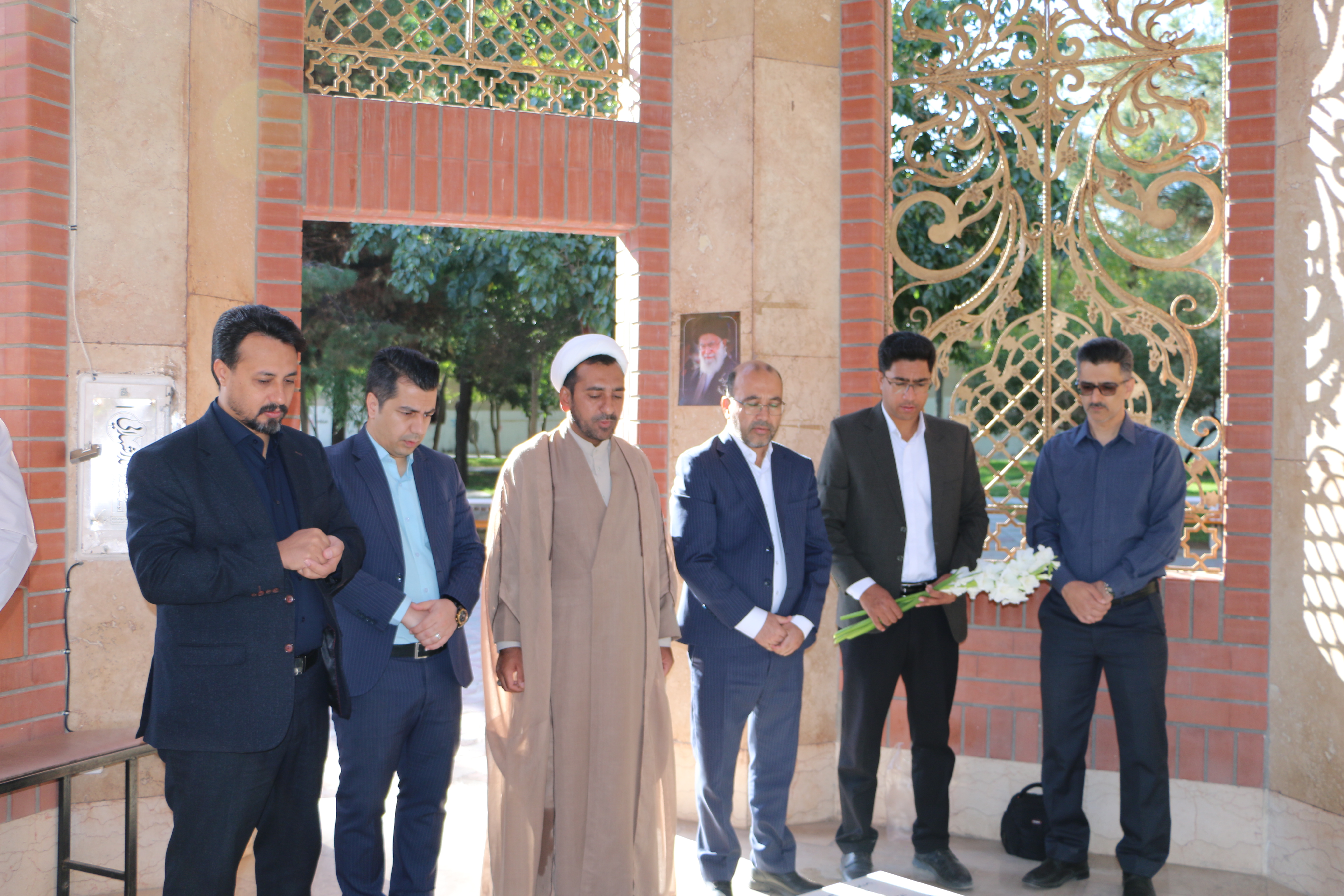 ادای احترام مدیرعامل و کارکنان سازمان همیاری به شهدای گمنام