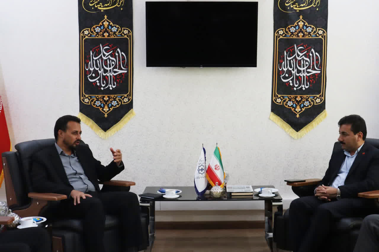 نشست مشترک مدیرعامل سازمان همیاری شهرداری های خراسان جنوبی با مدیرشعب بانک ملت
