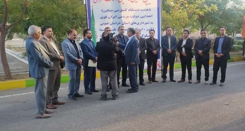 اهدای ۸ دستگاه کمپرسی سنگین به شهرداری های استان