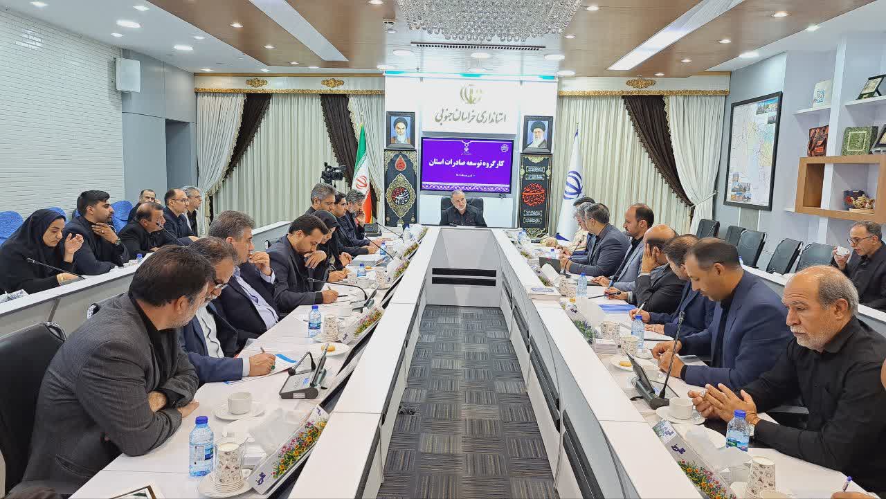 تقدیر استاندار از خدمات دستگاه های اجرایی و سازمان همیاری در دو هفته اخیر در مرز ماهیرود جهت خروج ناوگان صادراتی