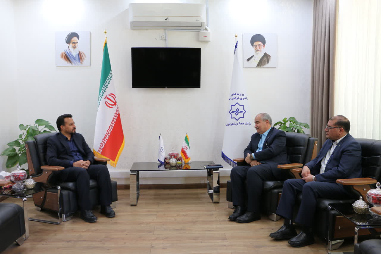 دیدار سرپرست بانک تجارت استان با مدیرعامل سازمان همیاری شهرداری‌های خراسان جنوبی