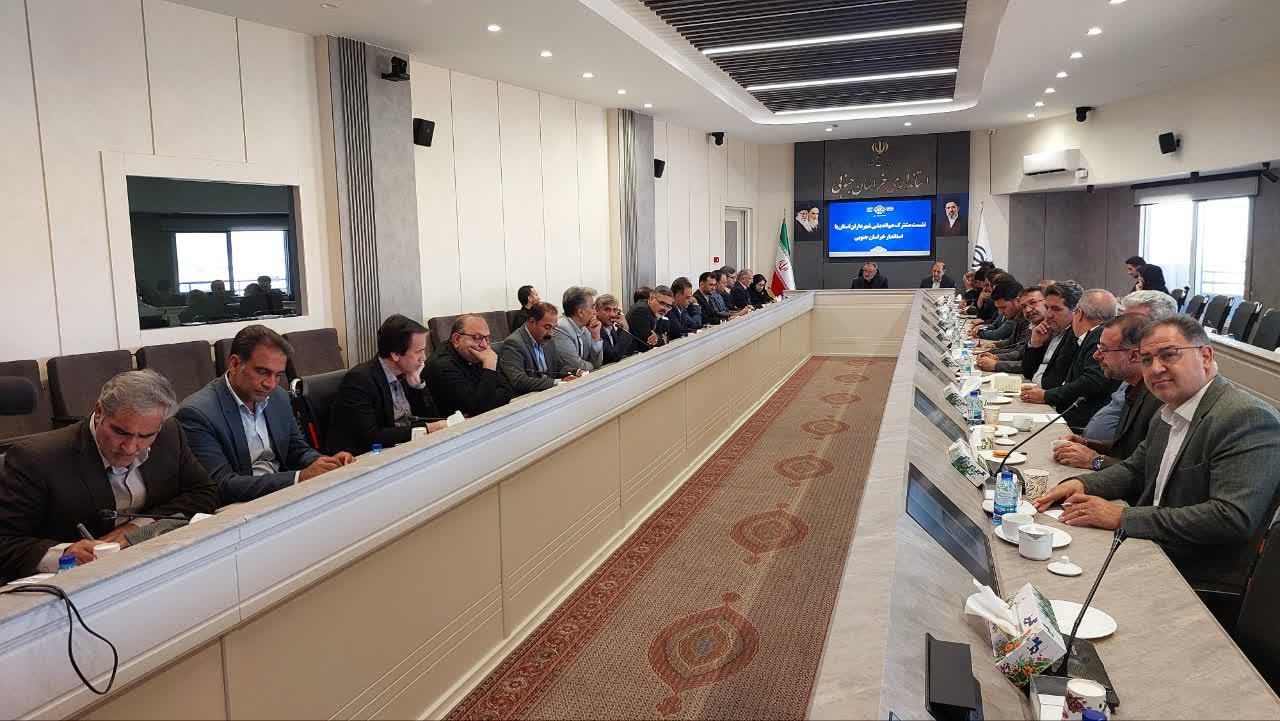 استاندار خراسان جنوبی تأکید کرد: توسعه درآمدهای پایدار شهرداری‌ها با بهره‌گیری از ظرفیت سرمایه‌گذاری و مشارکت